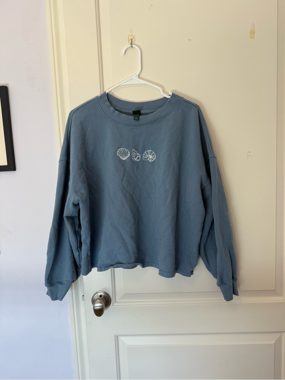 Blue Women's Crewneck Sweatshirt with Shell Motif